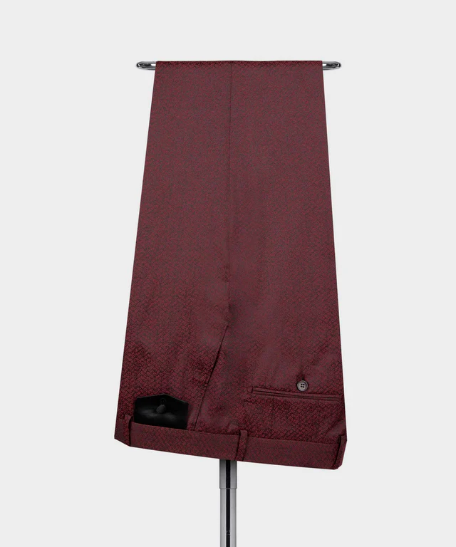 Pointed Collar Tuxedo Burgundy - Vue 3